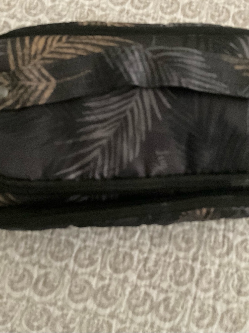 lug Black and Taupe Leaf-Print Men's Travel Set - Picture 4 of 6